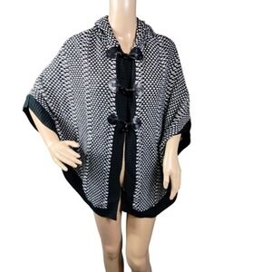 Timing Poncho Womens Medium Black White‎ Hooded Toggle Chunky Knit Cape Sweater